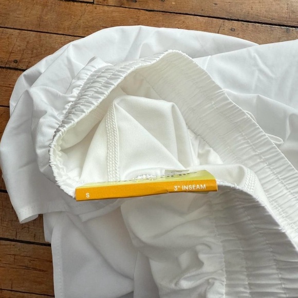 NWT All in Motion White Flowy Athletic Shorts Women’s Size S - Picture 4 of 5